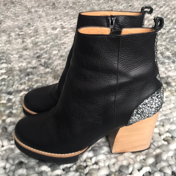 UO Xperimental Leather Boots🖤Sz 39 (Fit like 8.5) - Picture 2 of 8